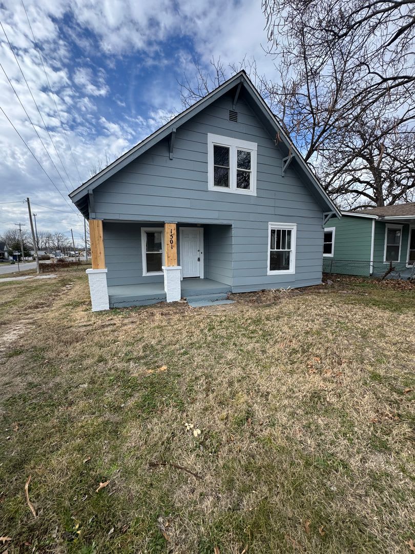 4 bedroom/1 bath house w/storage building