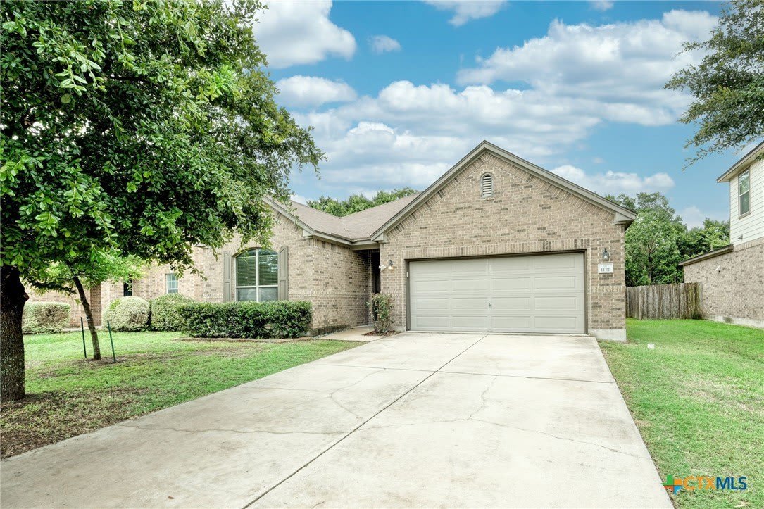 1121 Hyde Park Drive