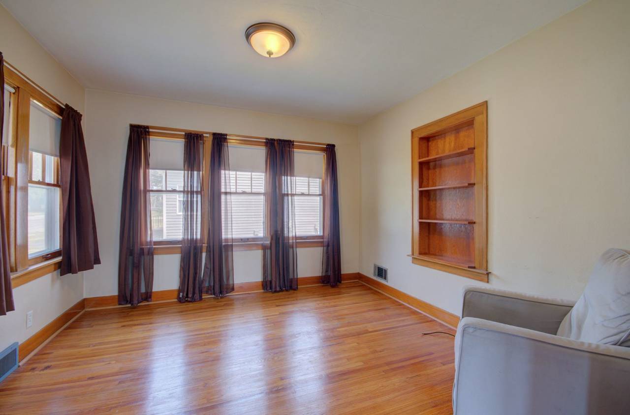 Charming 2 bd 1 ba bungalow Joliet