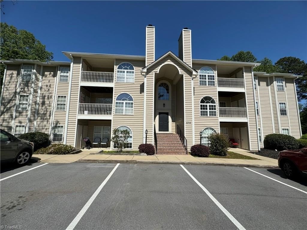 6704 W Friendly Avenue