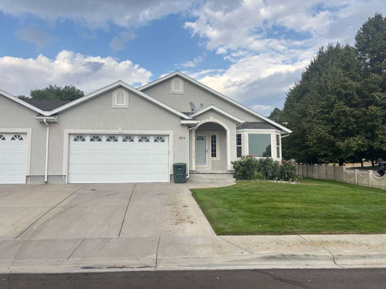 Beautiful 2 Bedroom 2 Bathroom Storage Galore!