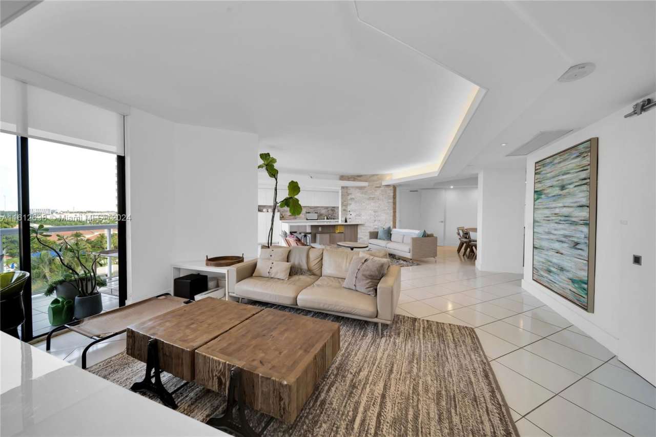 3610 Yacht Club Drive