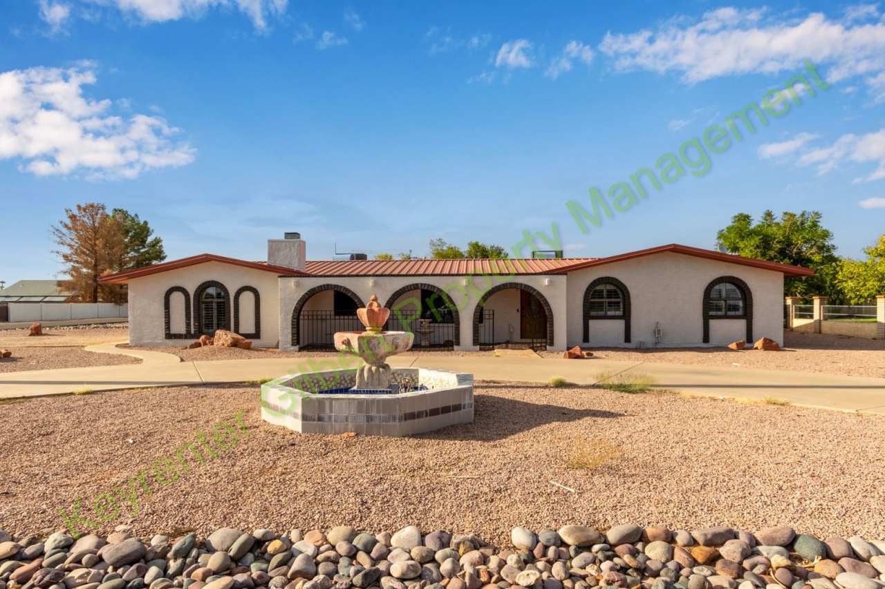 Beautiful Gilbert Home with Shared Pool — Perfect Location  Modern Upgrades!