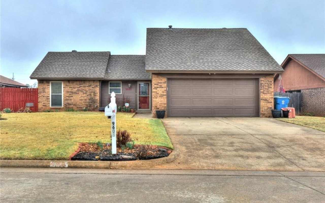 Charming 3-Bedroom Home Near Tinker Air Force Base!!