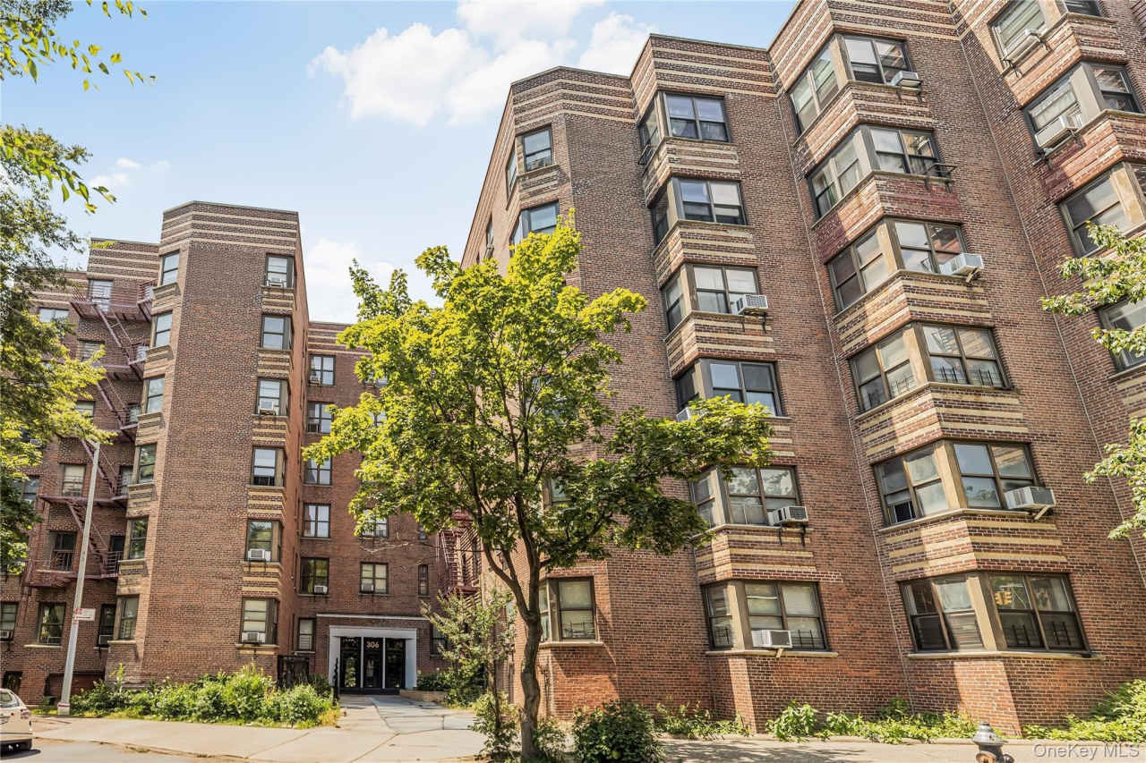 306 E Mosholu Parkway S unit: 1F