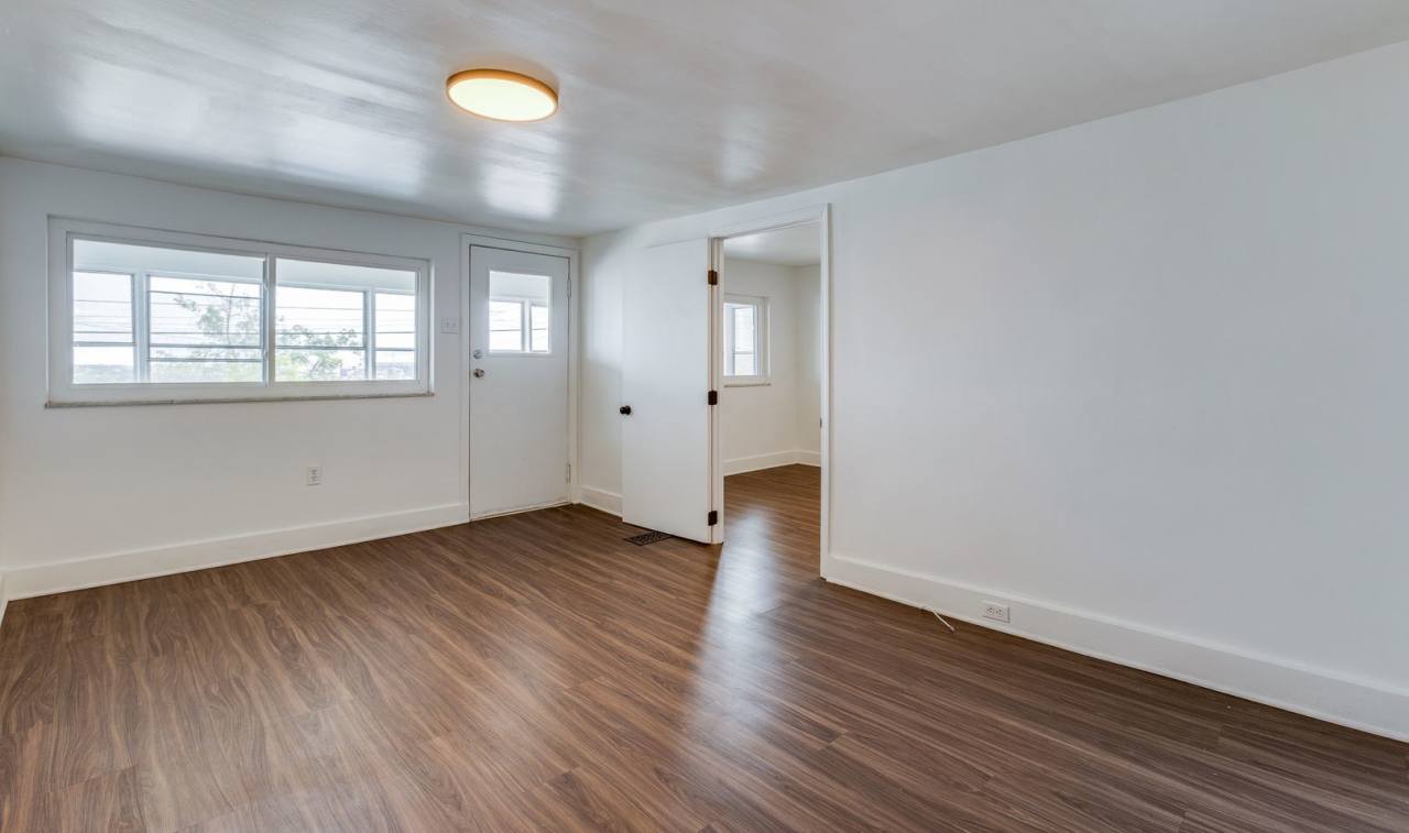 Available JUNE 2026 - 1 Bed w/ off street parking, beautiful view