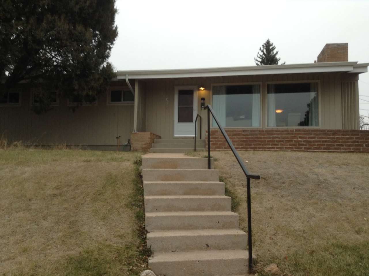 3 BEDROOM 1.5 BATHROOM SINGLE FAMILY HOME