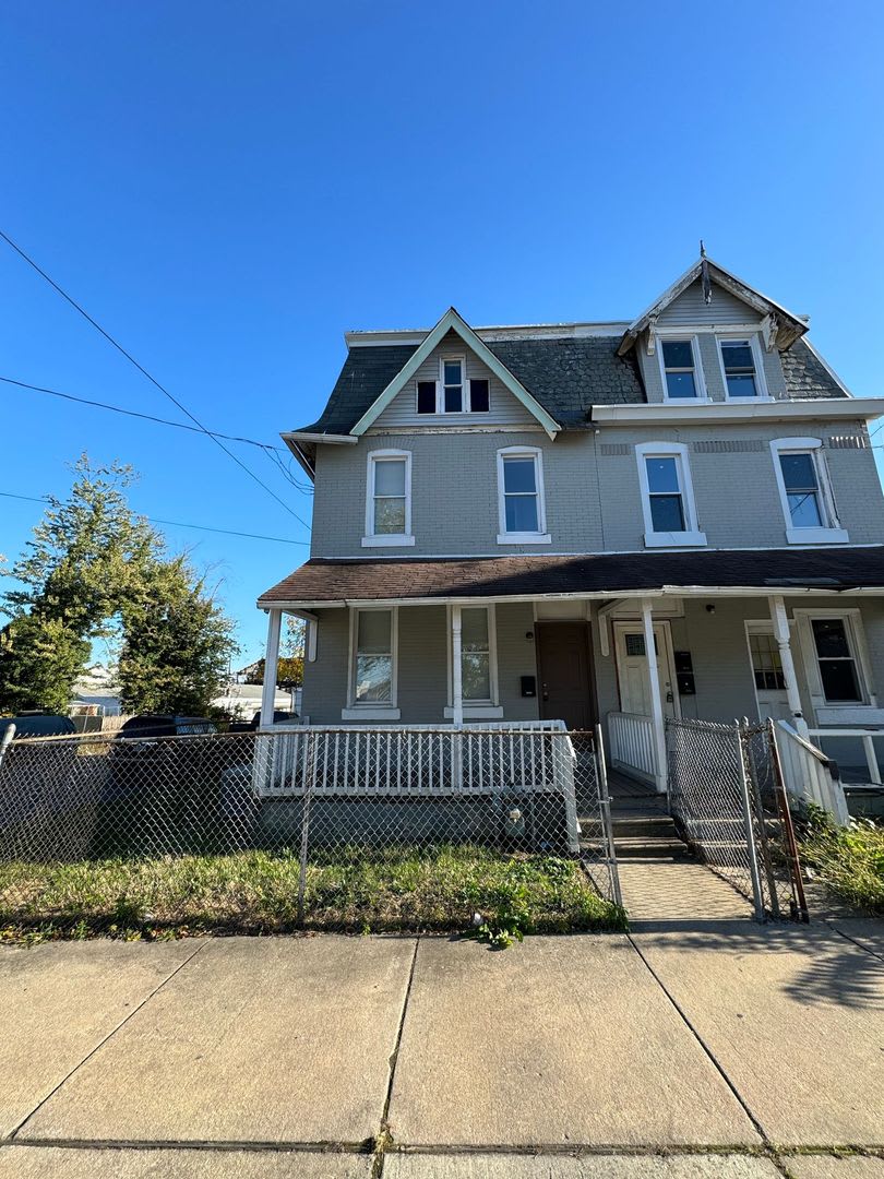 1001 W 7th St Chester, PA 19013