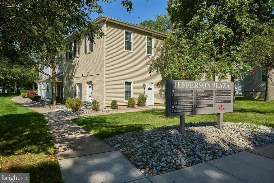 32 JEFFERSON Plaza unit: 2,000