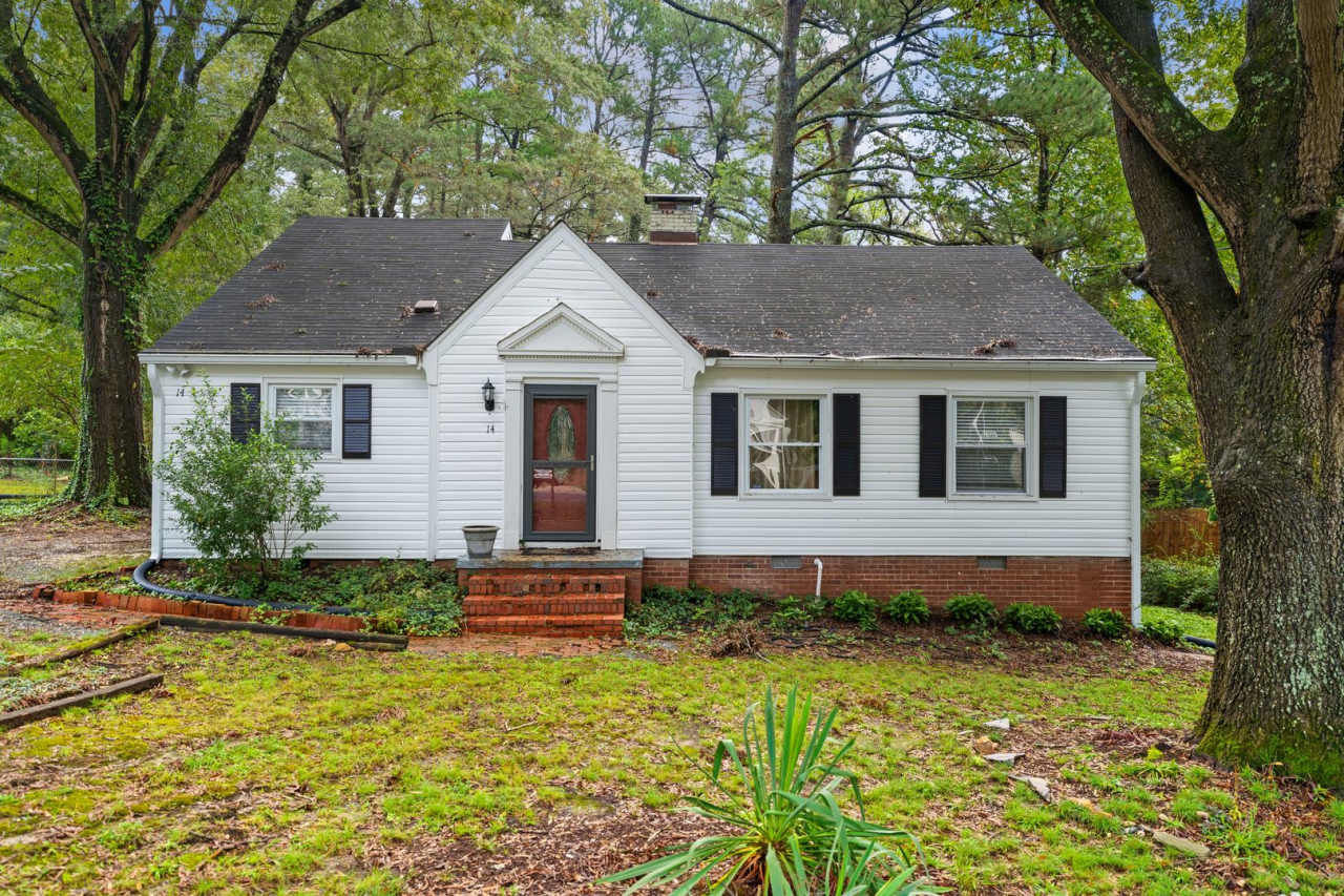 Cozy 3 Bedroom Home in North Durham! AVAILABLE NOW!