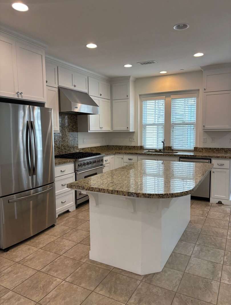 Pet Friendly 4 bed 3.5 bath home *AVAILABLE NOW*