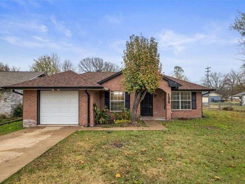 104 S Poplar Street