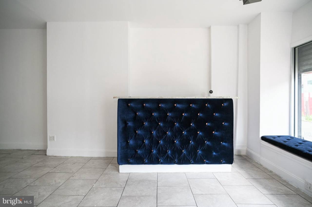 1017 W HUNTINGDON Street