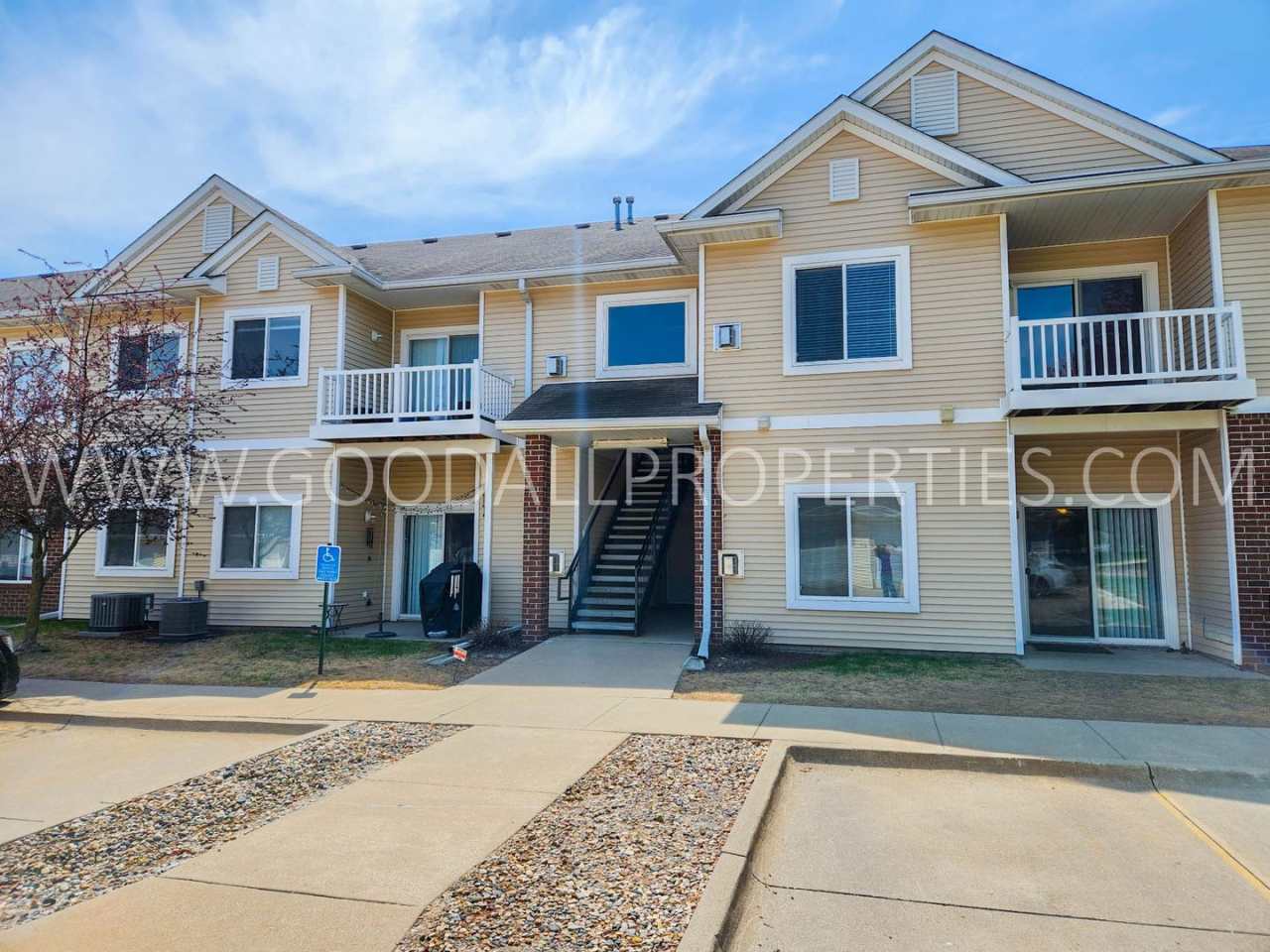 3 bedroom 2 bath condo in Waukee in convienant location!