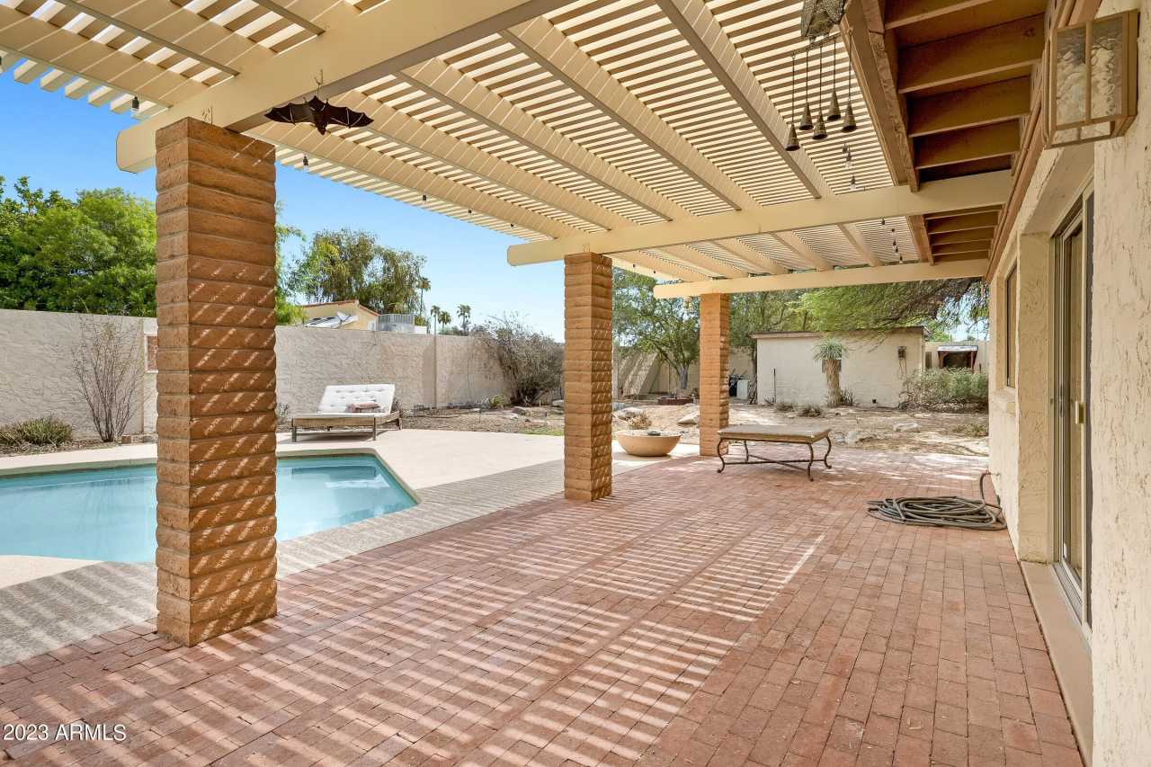 2006 E LOMA VISTA Drive