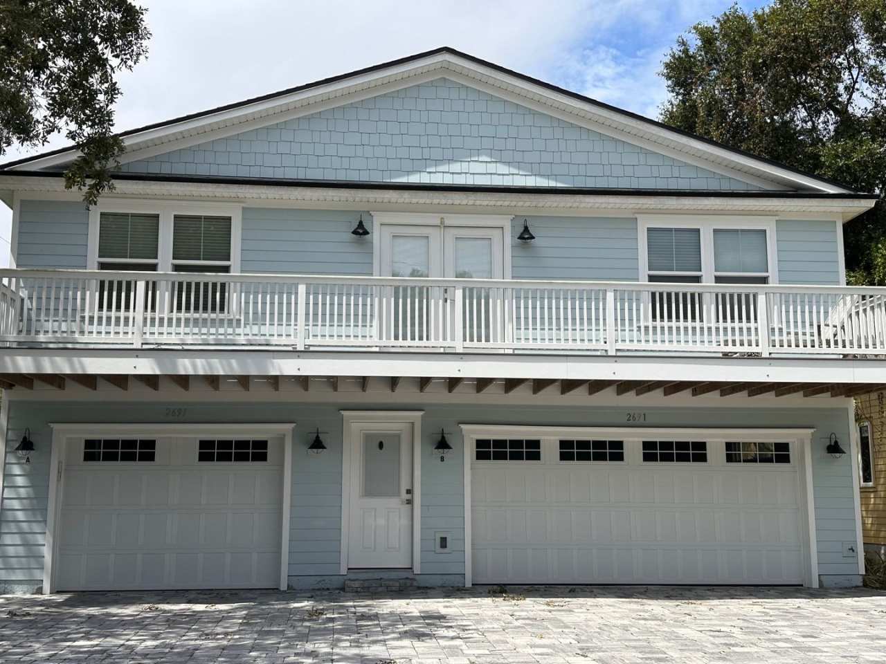 One Block to the Beach!!