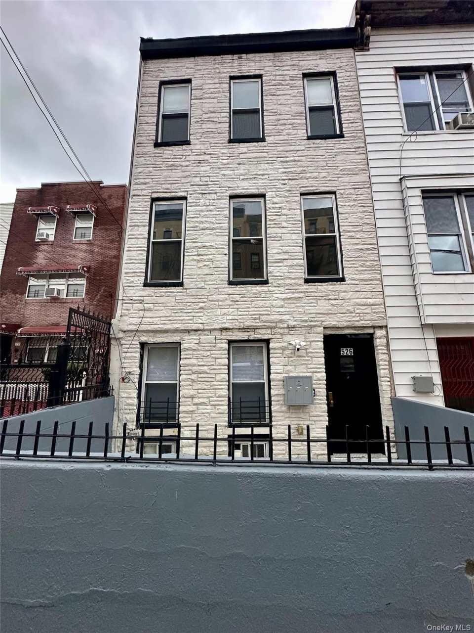 526 E 148 Street unit: 1