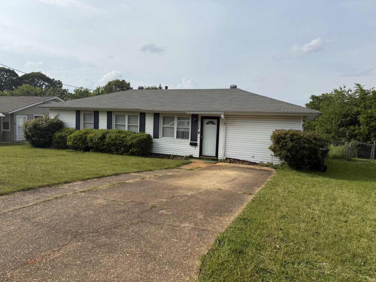 Nice 3 Bed 1 Bath Available in April!