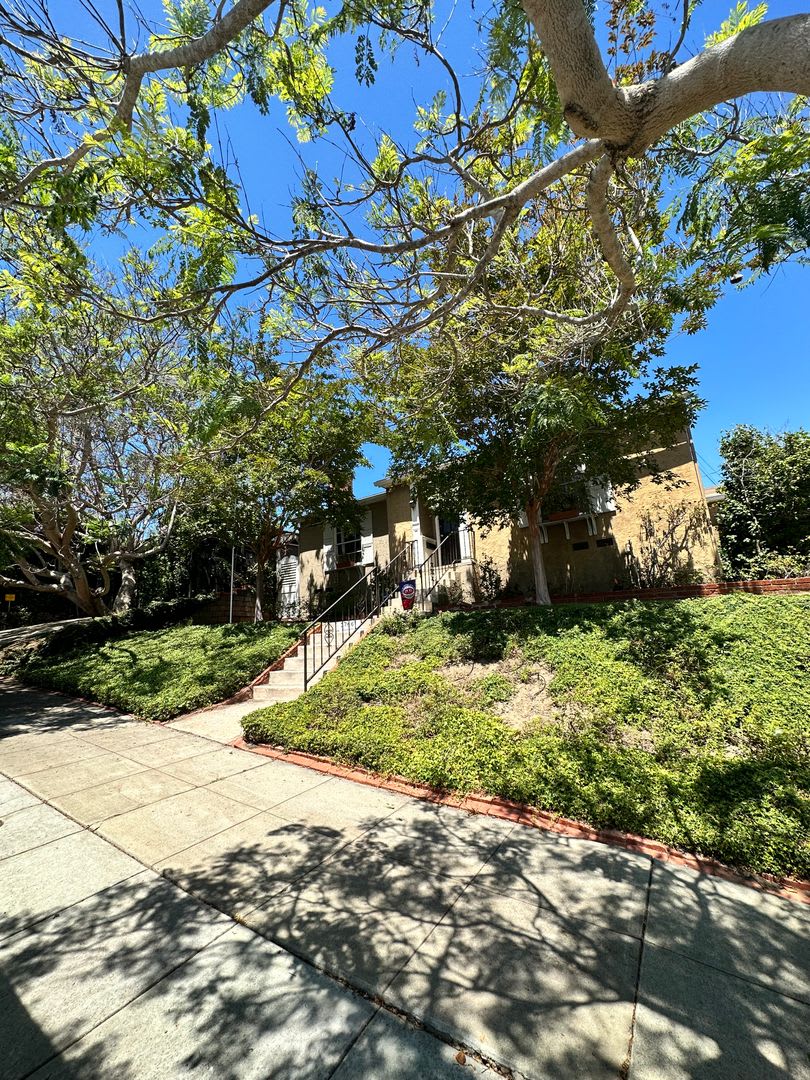 3BD/1BA HUGE BACKYARD in Point Loma!