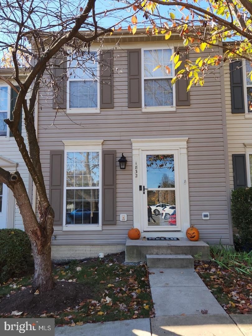 1832 TIGER LILY CIRCLE