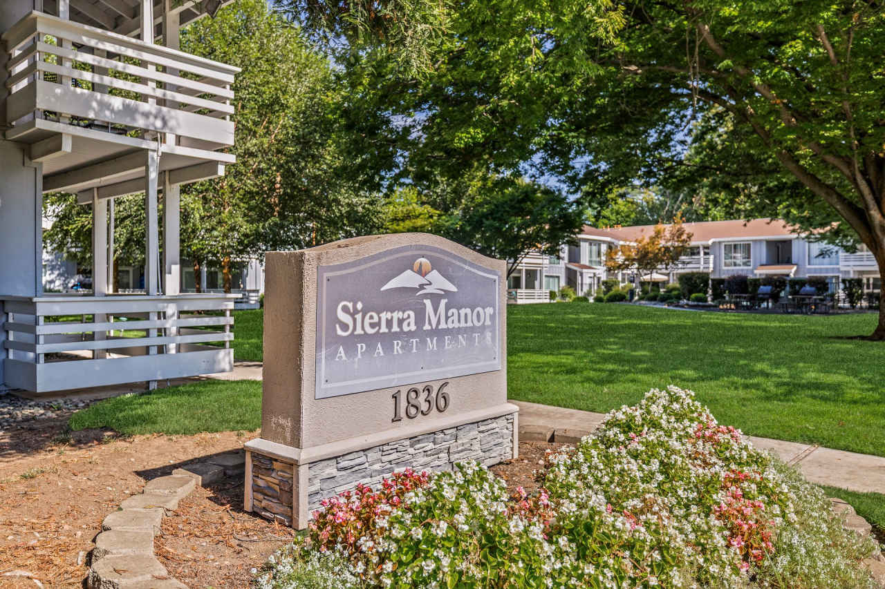 Sierra Manor Apartments : Great Location and Exceptional Amenities