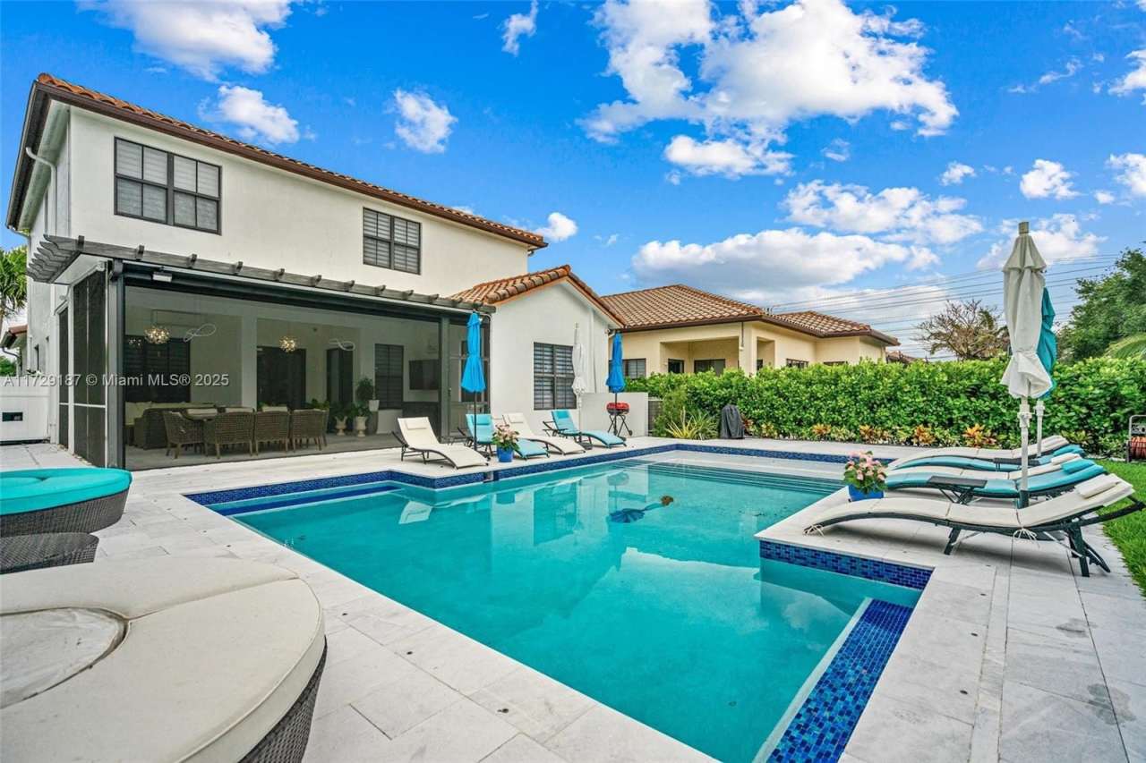 8537 NW 39th Ct