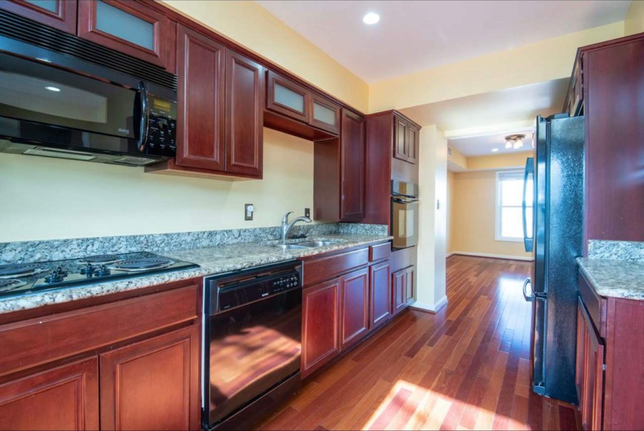 OPEN HOUSE - Saturday August 9th - 3bd 2.5ba with Parking, Backyard, and Finished Basement