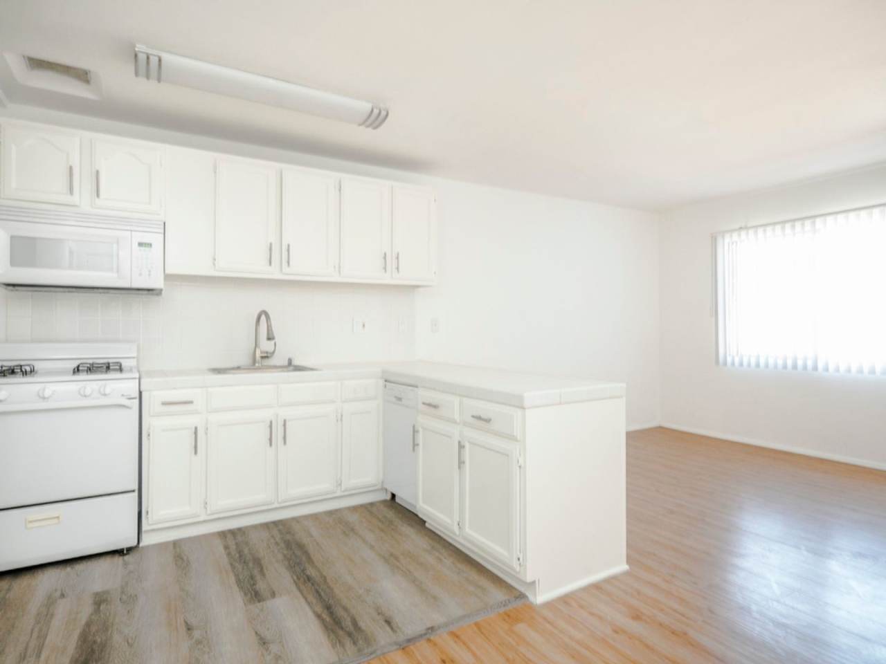 5725-29 Vineland Ave.