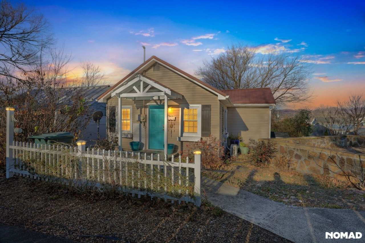 Charming 1BR House in Bristol