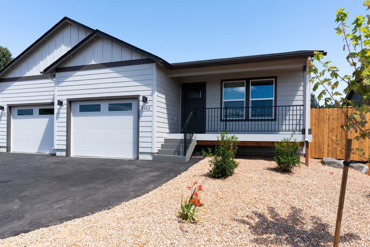 MOVE IN SPECIAL! Brand New 2 Bedroom 2 Bathroom Duplex in SW Redmond