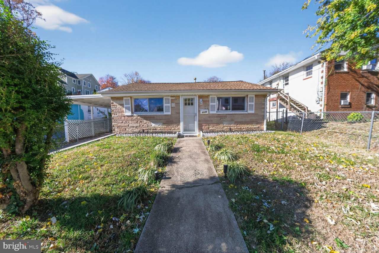 2136 S MONROE Street