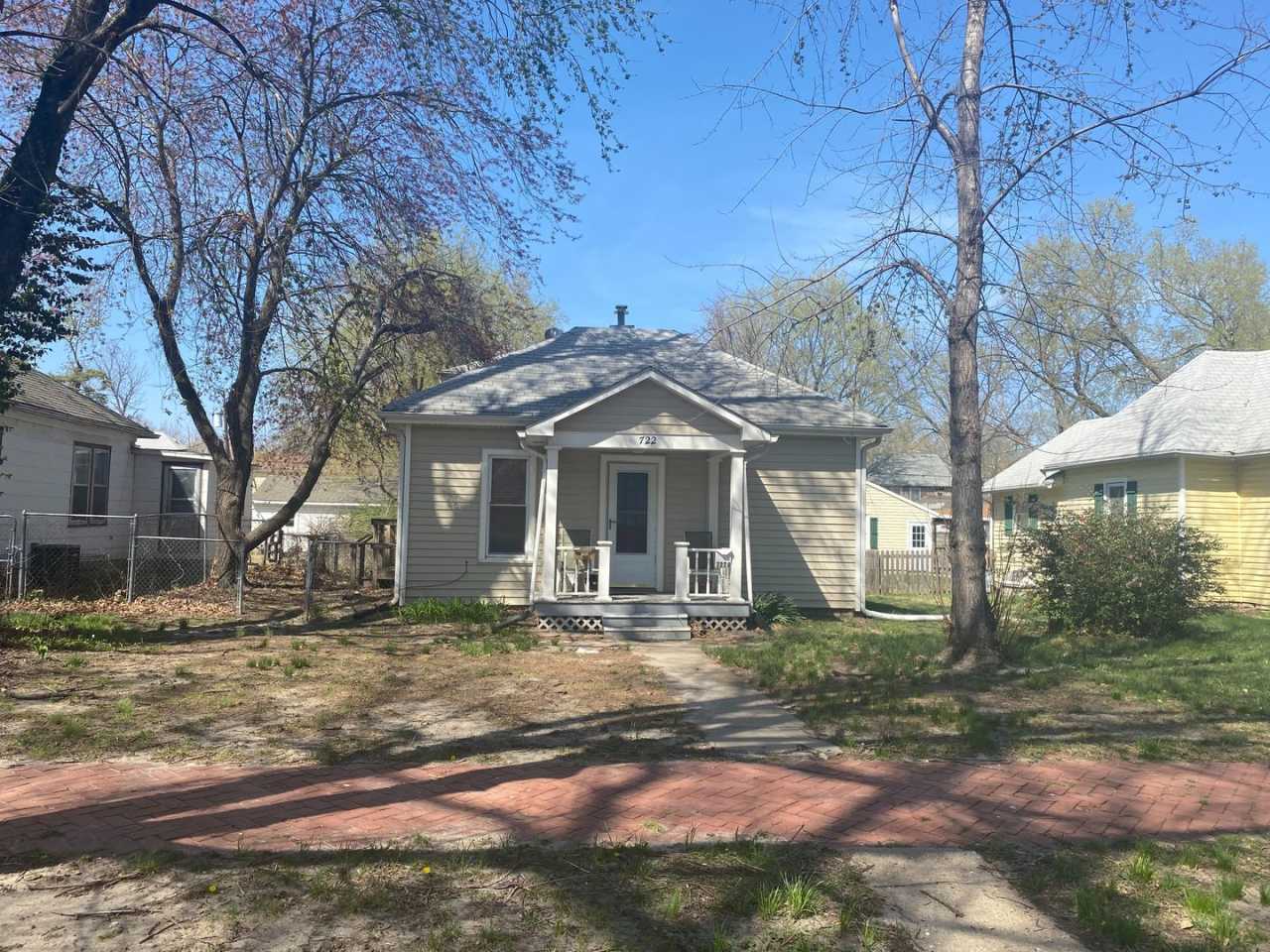 4 Bedroom Duplex. Close to Campus and Downtown - Pre-Leasing for 26/27 School Year!