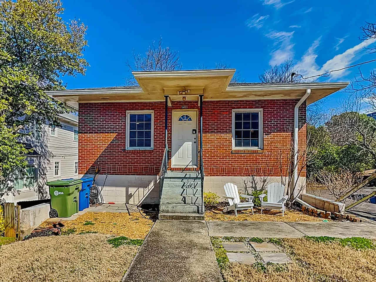 2 Bedroom 1 Bath in Prime Location
