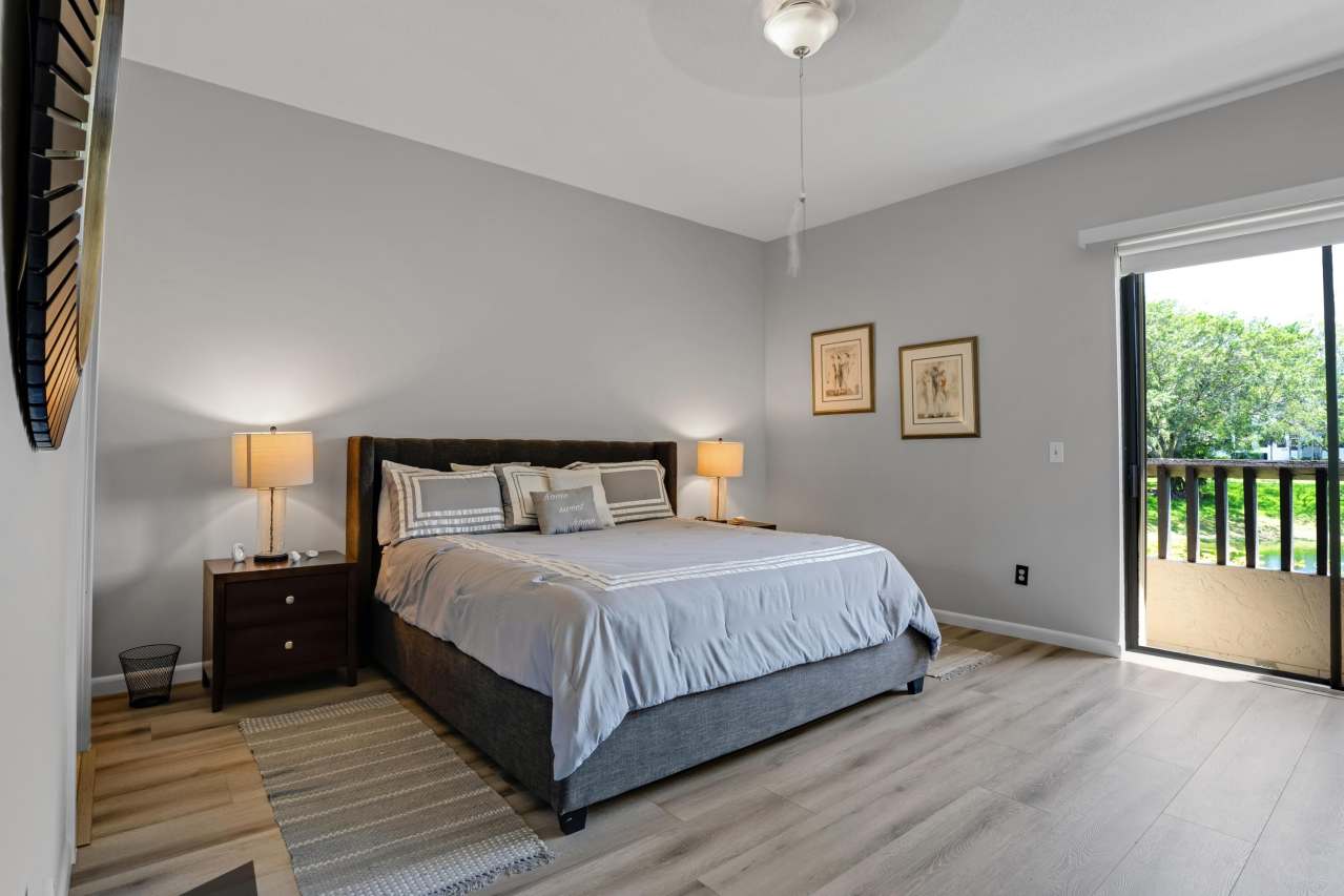 7472 La Paz Boulevard