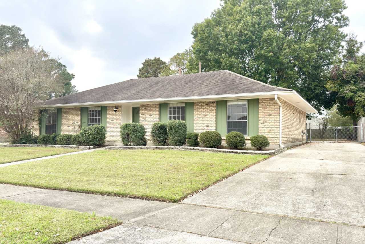 Beautiful Sherwood Oaks 3BR/2BA Home With Patio, Carport  Security Features!