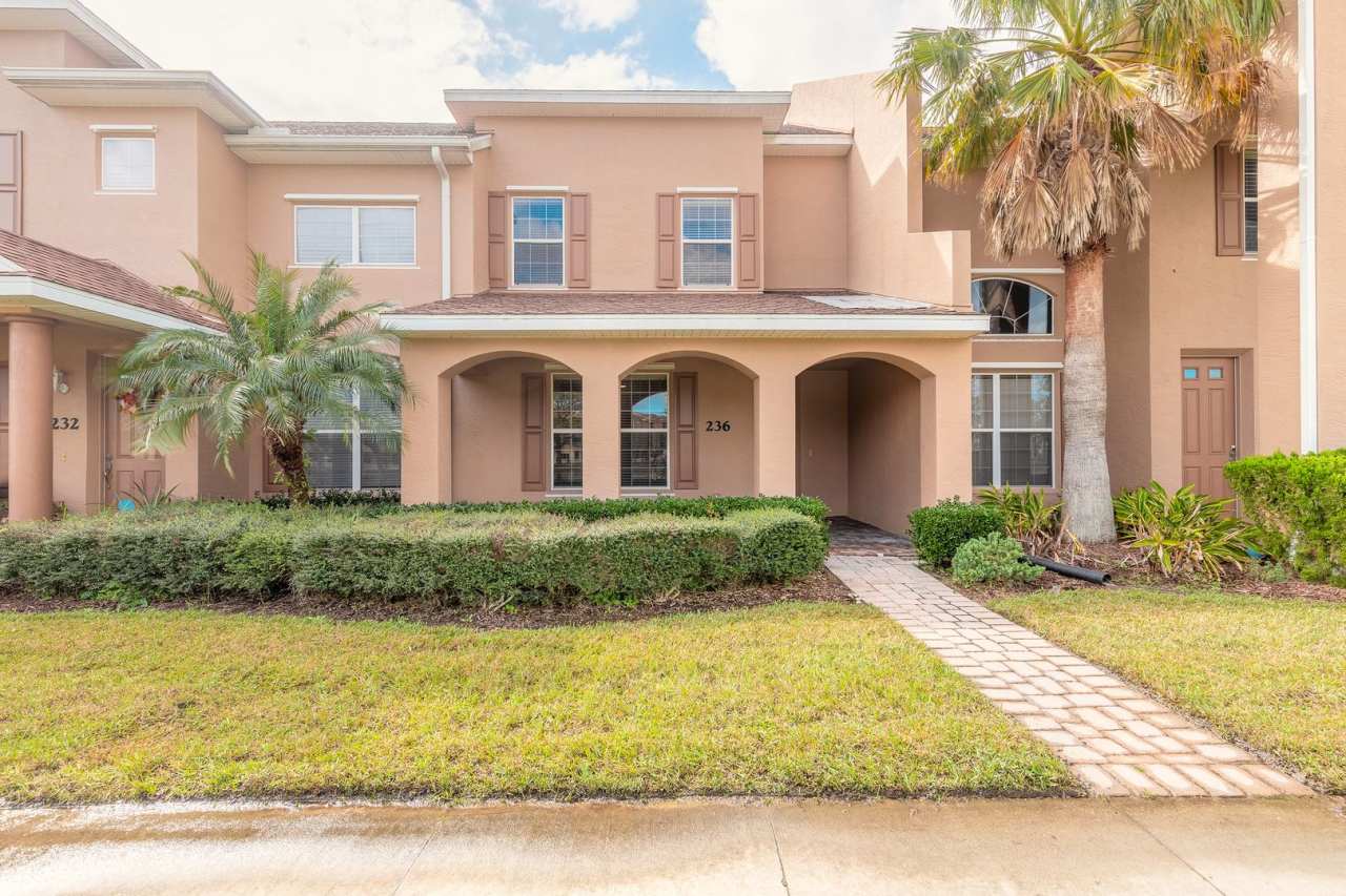 Charming 2-Bedroom, 2.5-Bathroom Townhome in Venetian Bay