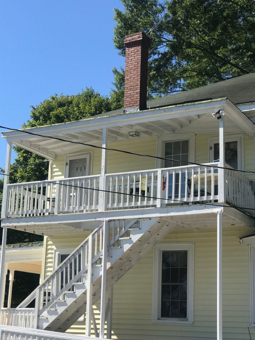 A Great Place to Call Home! Upstairs Apartment for Rent!!