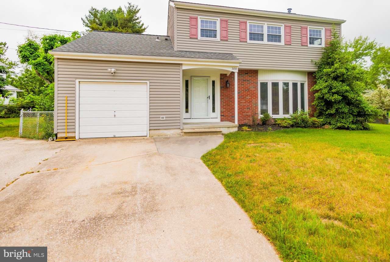 300 MACCLELLAND Avenue