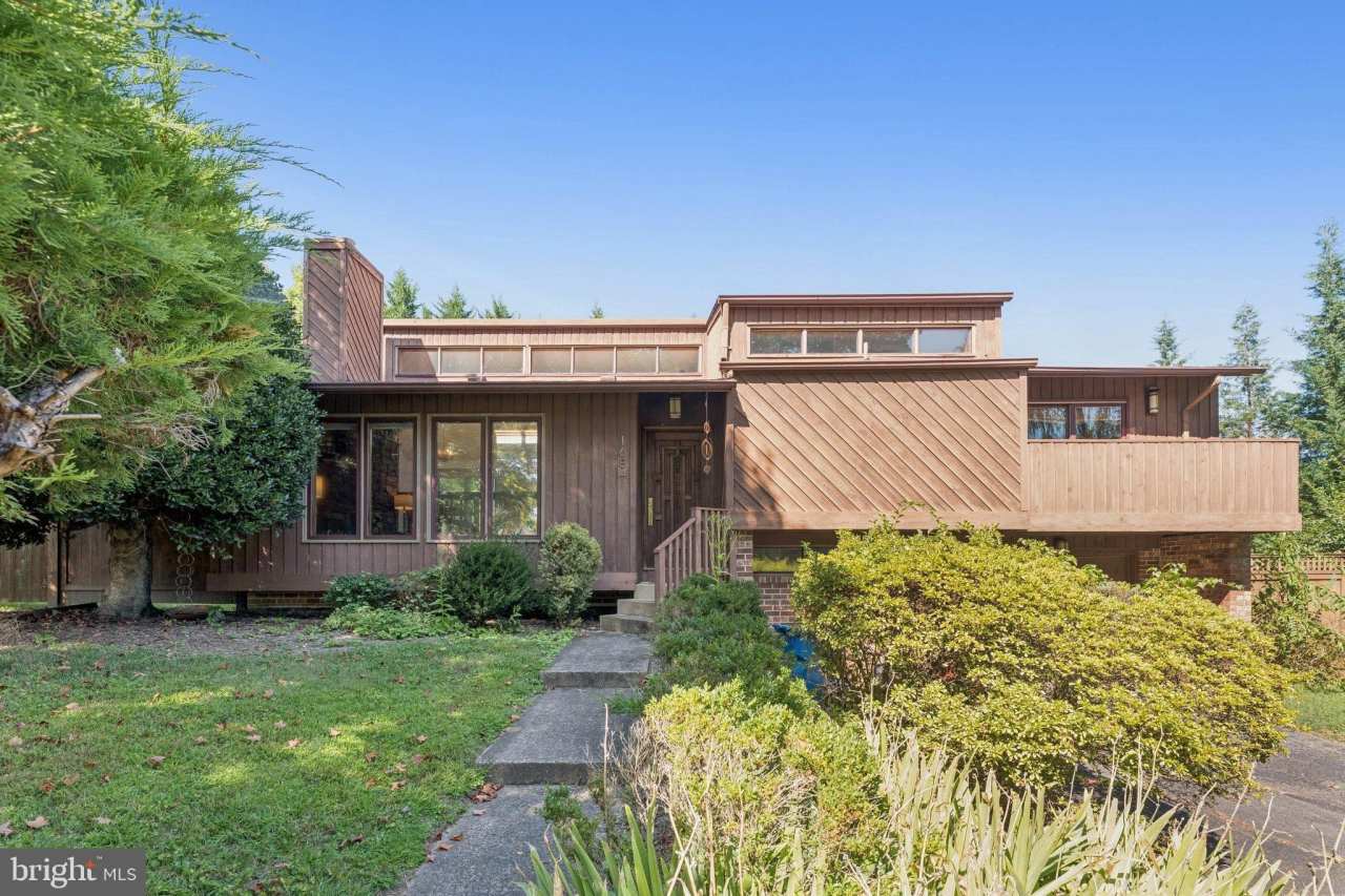 1684 CHAIN BRIDGE Road