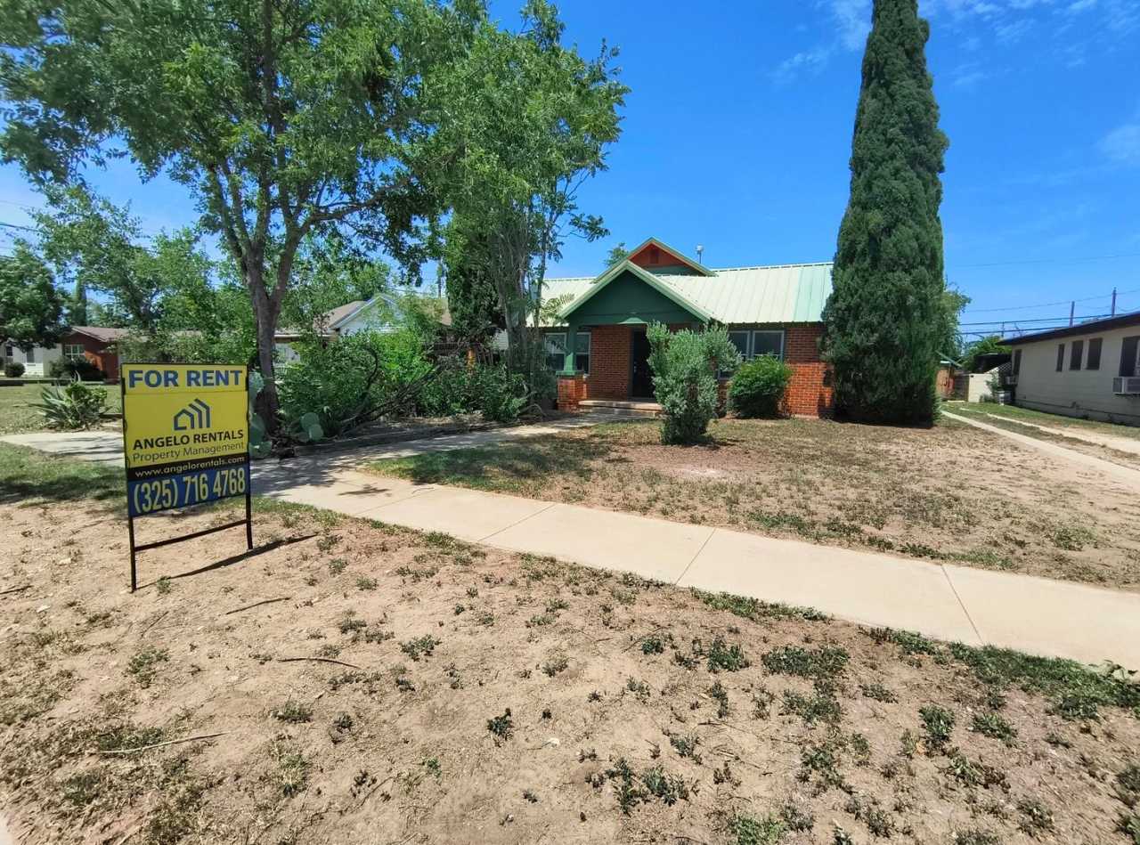 CUTE 2 bedroom, 1 bath home AVAILABLE NOW!