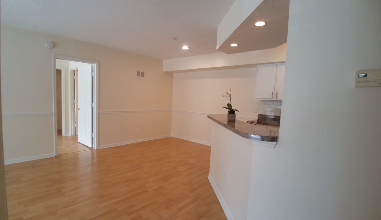 Beautiful 2/2 condo for rent next to Waterford Lakes Town Center and UCF