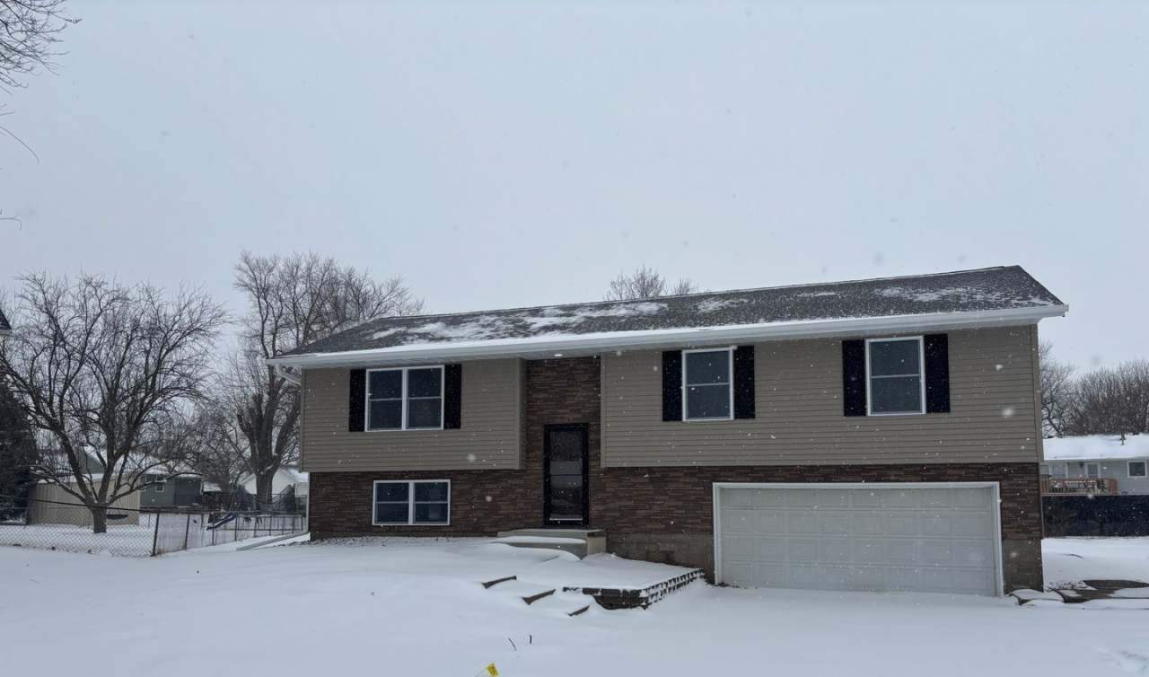 3 Bedroom, 2 Bath Single Family Home in Clinton, IA