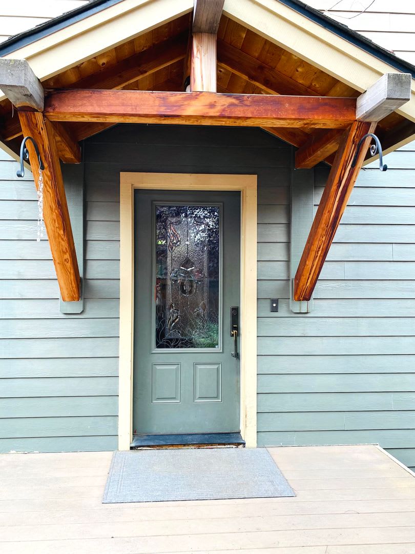 Spacious 3 BR w/ all wood floors and great midtown Bend location