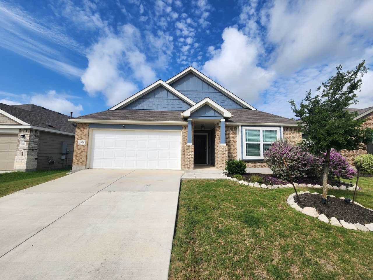 4/2/2 in Legend Point / Fridge / Washer  Dryer / Neighborhood Pool  Playground / CISD