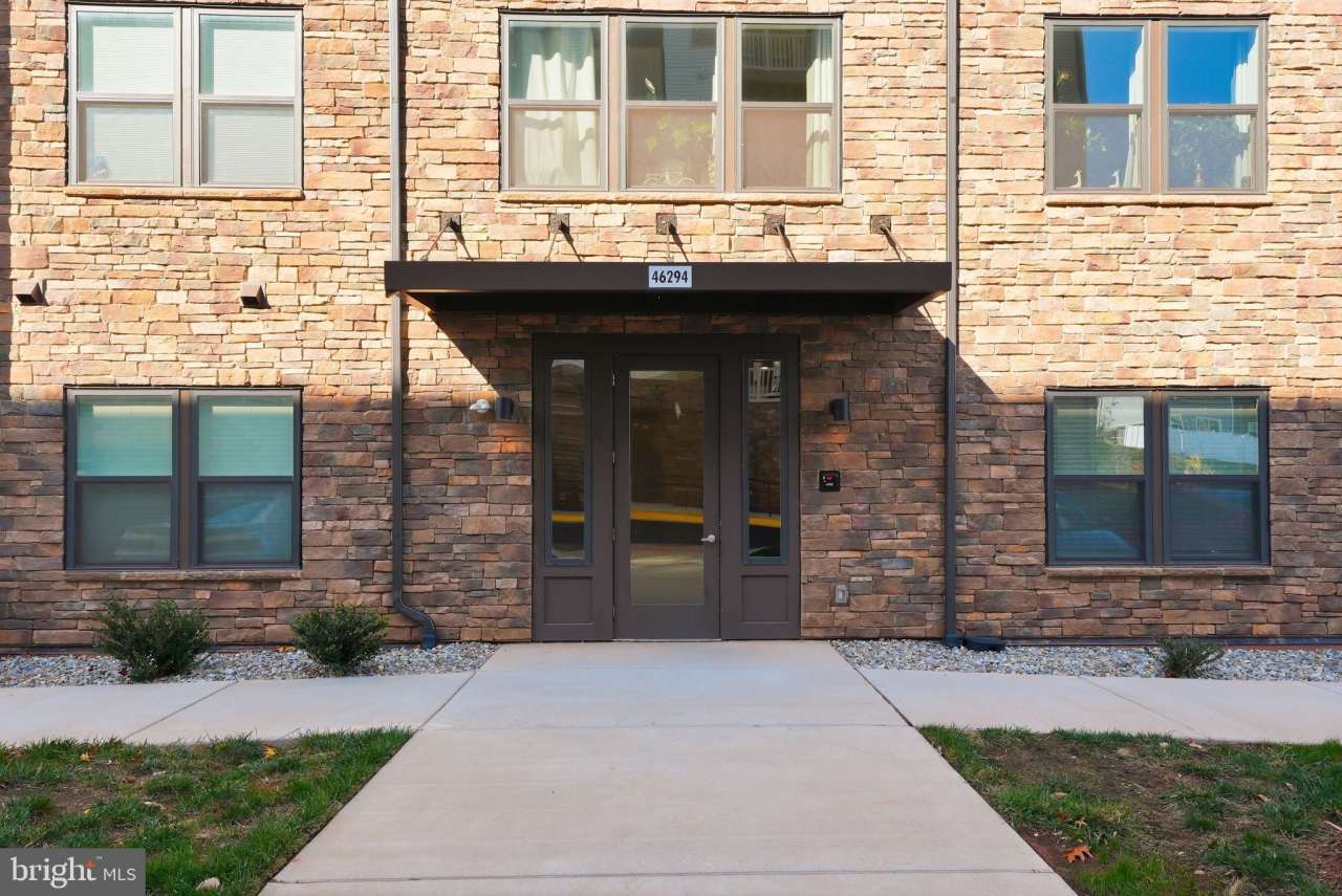 46294 MOUNT MILSTEAD Terrace unit: 305