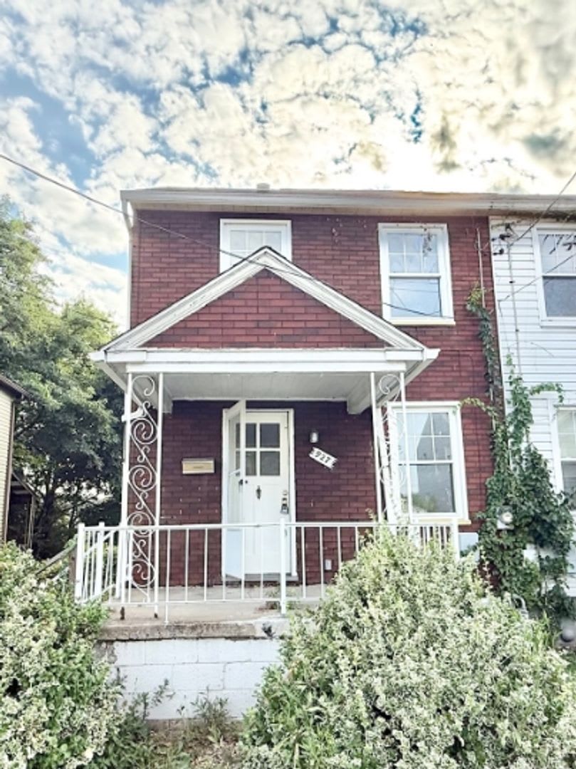 927 Vankirk Street Clairton, PA 15025