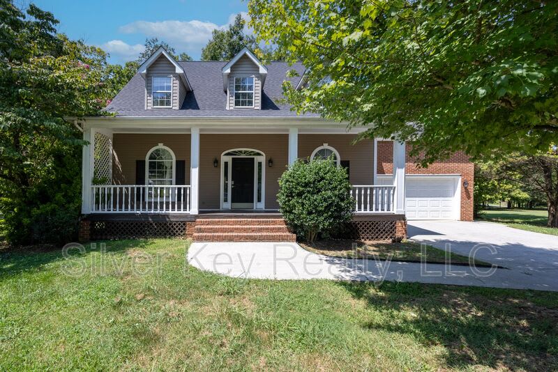 1725 Brookwood Drive NE