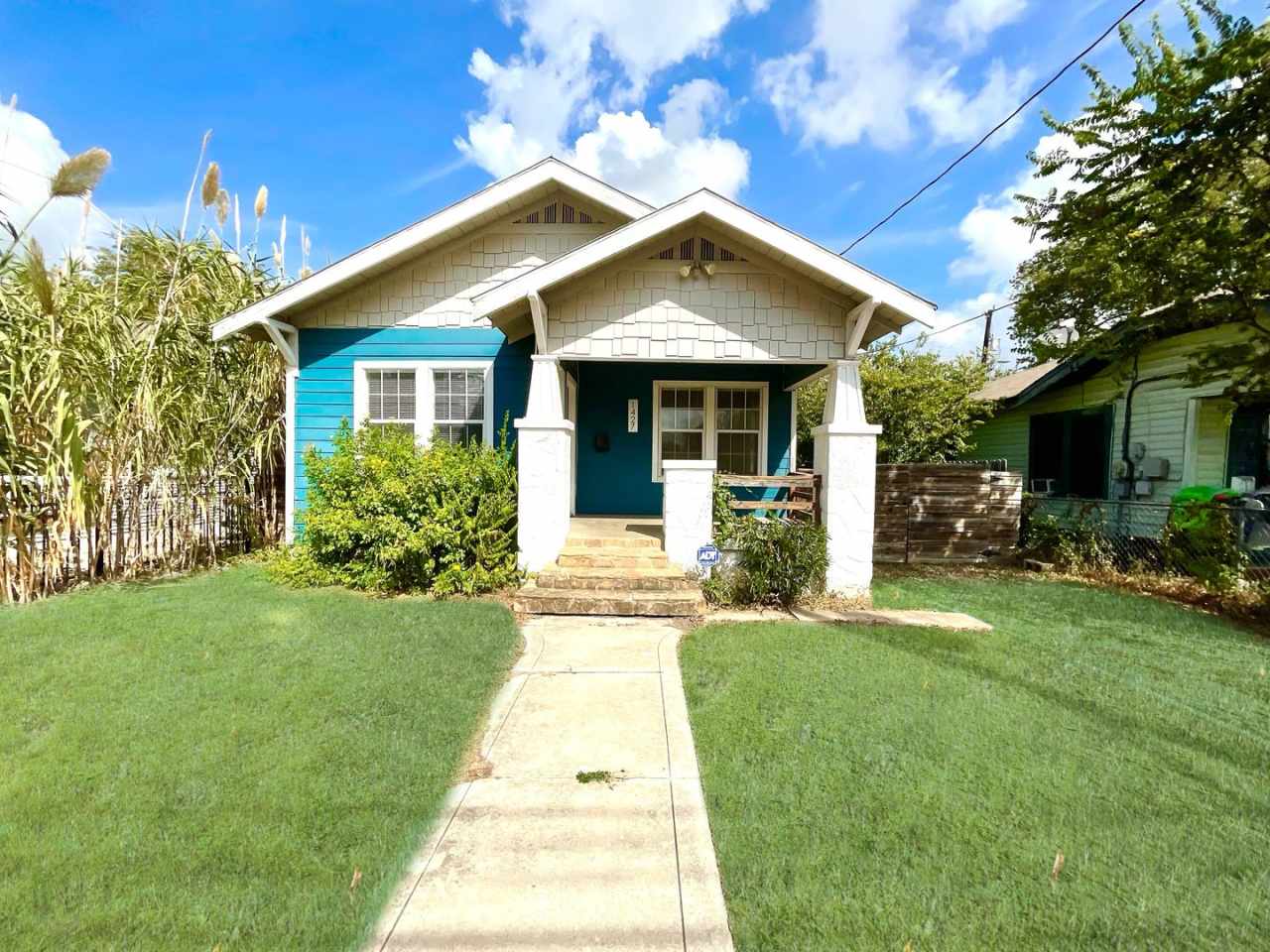 **MOVE IN SPECIAL** MUST SEE! 2 Bedroom / 2 Bath Home Near Downtown!