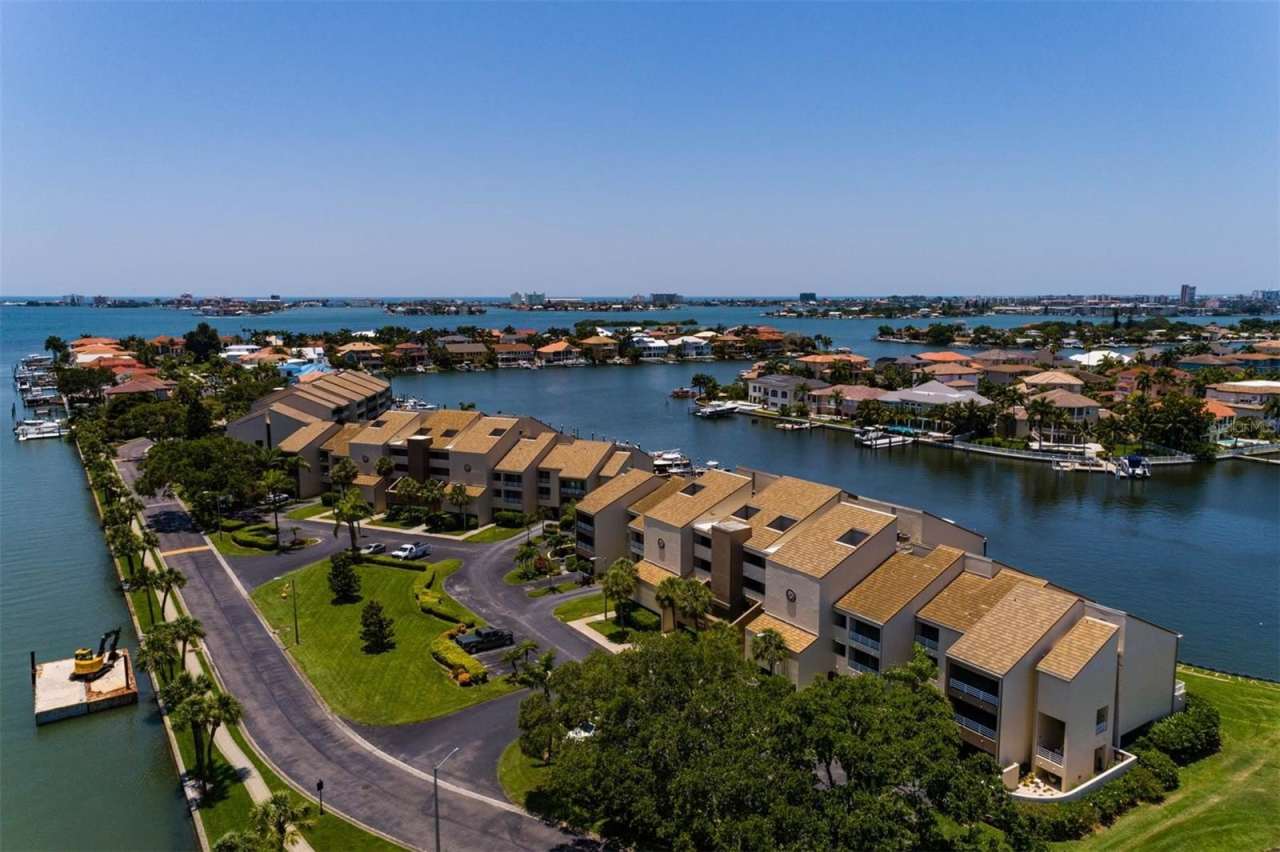 2775 KIPPS COLONY DRIVE S