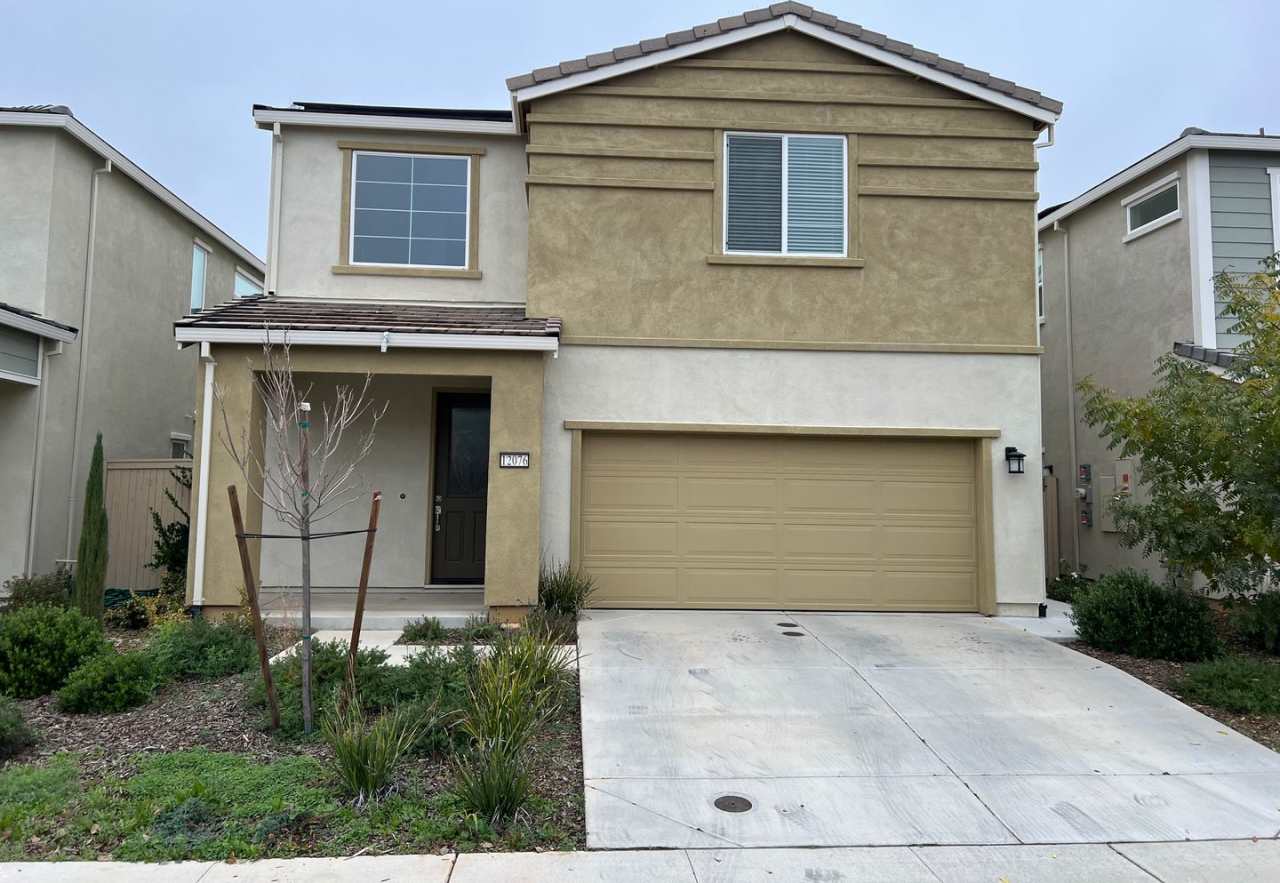 Lovely 3 Bedroom 2 Bathroom Home Close to Parks, Restaurants, Freeway Access, And More!